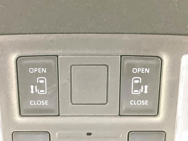 【両側パワースライドドア】スマートキーや運転席のスイッチで後席両側スライドドアの開閉が可能♪電動だから力を入れてドアを開ける必要が無く、小さなお子様でも簡単に開け閉めでき快適です♪