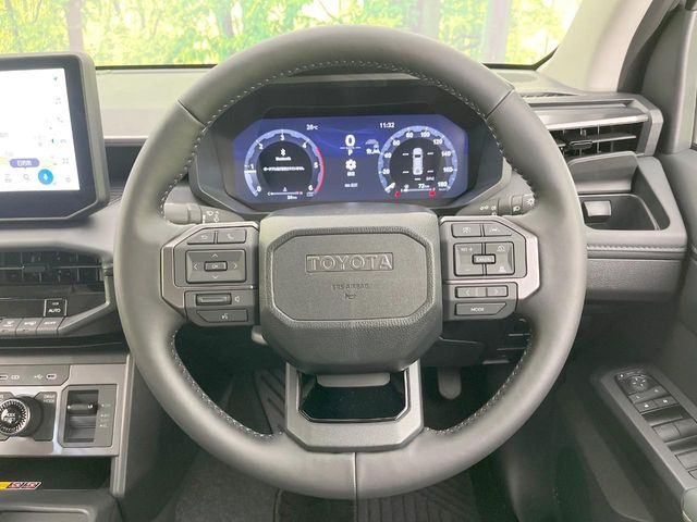 インテリアに合わせたデザインのステアリングは、運転される方のことも考え、運転しやすい形状、大きさです。是非一度、実際に触ってお確かめください。