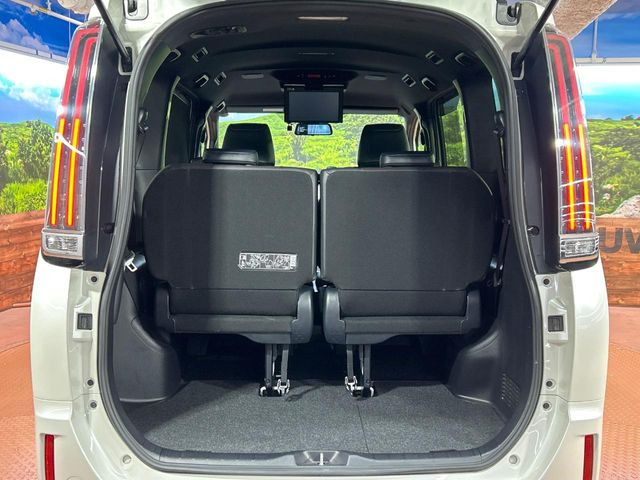 普段のお買い物や通勤、送迎等に十分な荷室スペースを確保しております。セカンドシートを倒すと、大きな荷物の積載も可能です♪