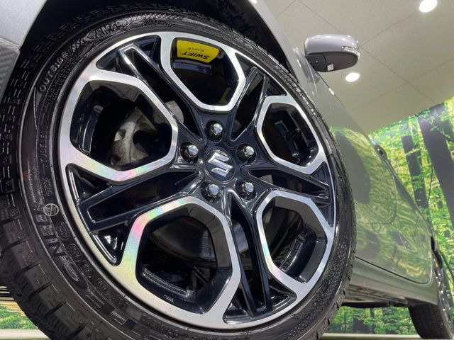 �y����17�C���`�A���~�z�C�[���z�O�ςɃ}�b�`���������A���~�z�C�[���𑕒����Ă���܂��B�e��ЊO�A���~�z�C�[����A�X�^�b�h���X�^�C�����戵�����Ă���܂��B���񂲑��k����������