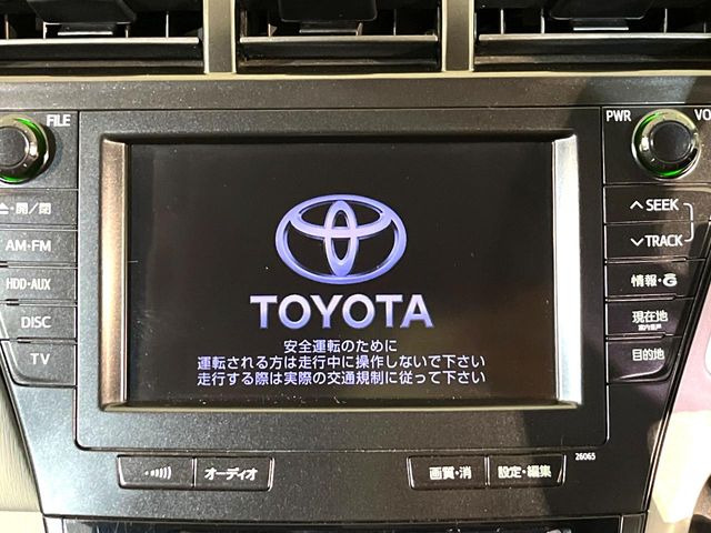 【メーカー純正ナビ】インテリアに溶け込むスタイリッシュな「専用設計」メーカーナビを装備♪視認性や操作性など基本性能にも優れ、より上質なカーライフをお楽しみいただけます。
