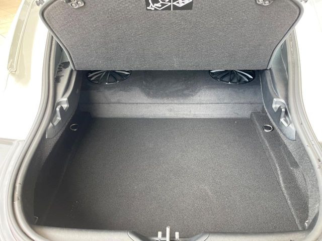 普段のお買い物や通勤、送迎等に十分な荷室スペースを確保しております。