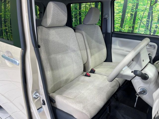 運転席シート廻りは使用感も少なく、良好な状態となっています。丁寧に使われていたことがよくわかりますね。
