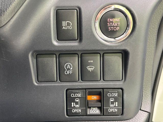 【両側パワースライドドア】スマートキーや運転席のスイッチで後席両側スライドドアの開閉が可能♪電動だから力を入れてドアを開ける必要が無く、小さなお子様でも簡単に開け閉めでき快適です♪