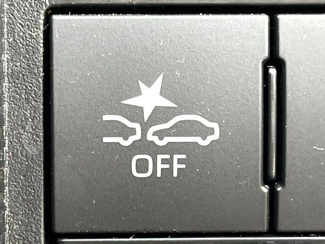 【スマートアシスト】走行中に前方の車両等を認識し、衝突しそうな時は警報とブレーキで衝突回避と被害軽減をアシスト。より安全にドライブをお楽しみいただけます。