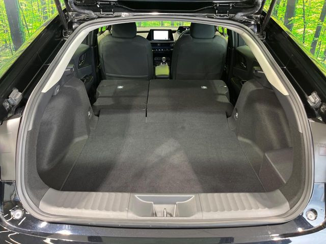 普段のお買い物や通勤、送迎等に十分な荷室スペースを確保しております。セカンドシートを倒すと、大きな荷物の積載も可能です♪