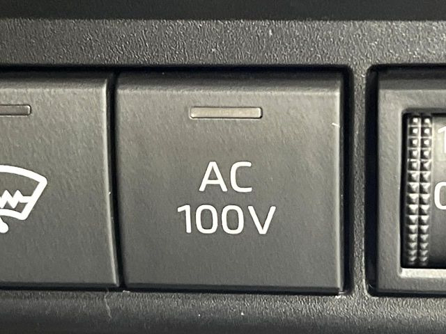 【アクセサリーコンセント】キャンプやスポーツ、アウトドアでのアクティビティはもちろん、災害・停電の際に助けにもなるAC100Vコンセントを装備♪ケータイやタブレット、ゲーム機器の充電にも♪