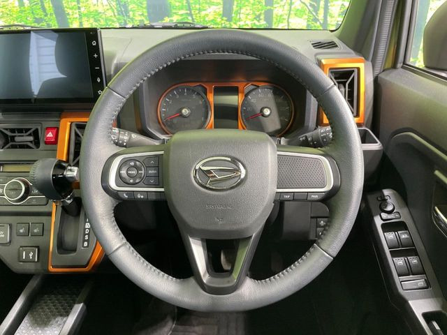 【純正革巻きステアリング】上質な革を使用することで、手にしっかり馴染みとても運転しやすいハンドルです♪