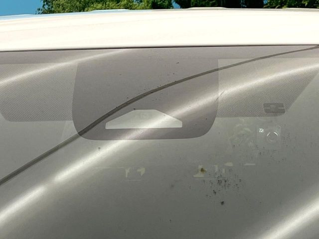 【トヨタセーフティセンス】走行中に前方の車両等を認識し、衝突しそうな時は警報とブレーキで衝突回避と被害軽減をアシスト。より安全にドライブをお楽しみいただけます。