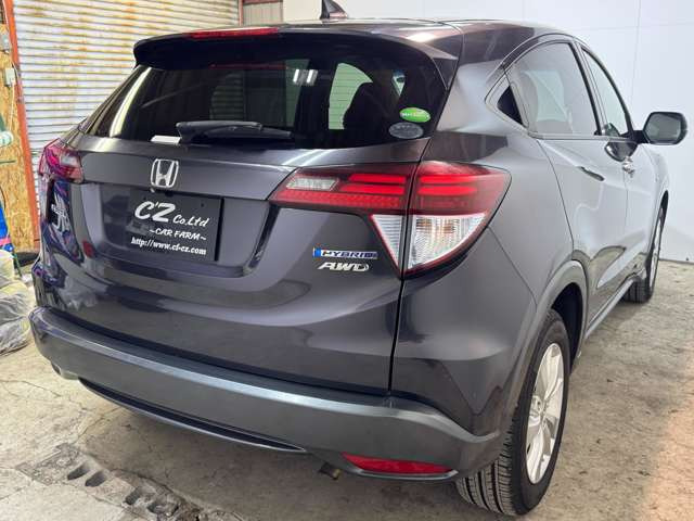 �y���A�O�ρzHYBRID�EAWD�G���u�����𑕒��������A�r���[�B���A�X�|�C���[�������ASUV�炵���܂Ƃ܂�̂���X�^�C���ł��B