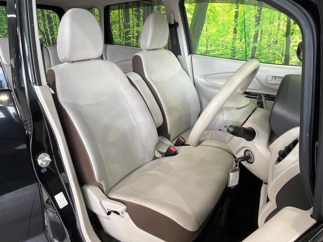 運転席シート廻りは使用感も少なく、良好な状態となっています。丁寧に使われていたことがよくわかりますね。