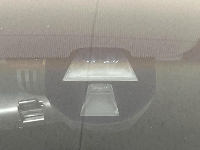 【シティブレーキアクティブシステム】低速走行中に前方の車両等を認識し、衝突しそうな時は警報とブレーキで衝突回避と被害軽減をアシスト。より安全にドライブをお楽しみいただけます。