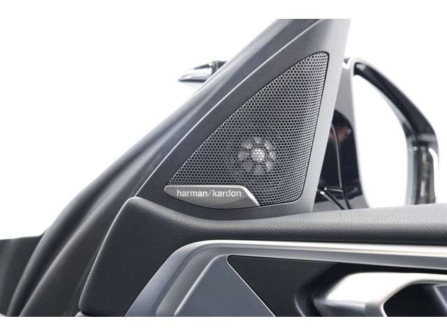 harman/kardonサラウンドサウンドシステムを搭載。464W・16スピーカー・9チャンネルの高音質システムにより、車内全体を包み込むような臨場感あふれるサウンドを楽しめます。