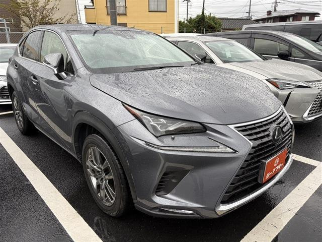 NX(レクサス) 300 バージョンL　禁煙車 ワンオーナー 純正10.3インチナビ 中古車画像