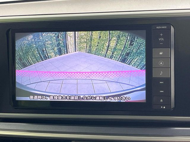 【バックカメラ】駐車時に後方がリアルタイム映像で確認できます。大型商業施設や立体駐車場での駐車時や、夜間のバック時に大活躍!運転スキルに関わらず、今や必須となった装備のひとつです!