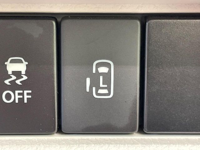 【パワースライドドア】スマートキーや運転席のスイッチでスライドドアの開閉が可能♪電動だから力を入れてドアを開ける必要が無く、小さいお子様でも、重い荷物を持っている時もラクに開け閉めできます♪