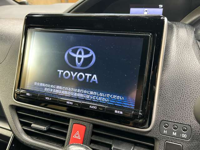 【純正ナビ】好きな音楽を聴いたりやフルセグTVの視聴も可能です☆高性能&多機能ナビでドライブも快適ですよ☆