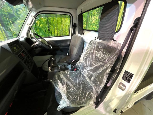 ドライバーによって運転しやすいポジションは異なり、あの車はどうなのか不安なこともありますよね。気になるお車は店頭で乗り込んでご確認いただけます♪