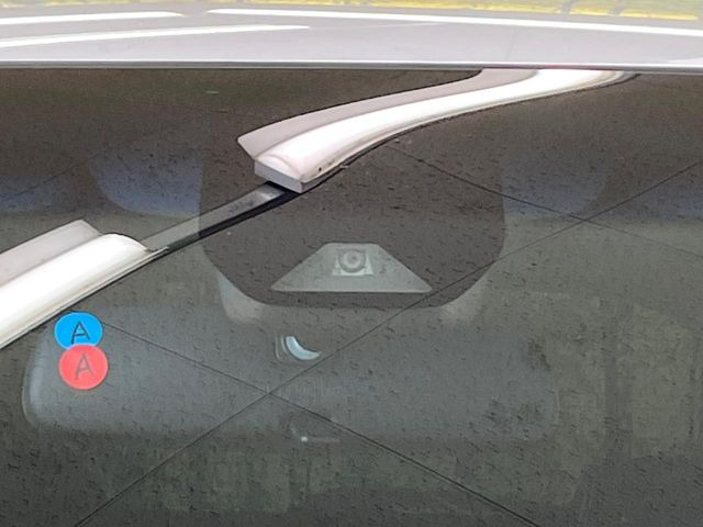 【ホンダセンシング】走行中に前方の車両等を認識し、衝突しそうな時は警報とブレーキで衝突回避と被害軽減をアシスト。より安全にドライブをお楽しみいただけます。
