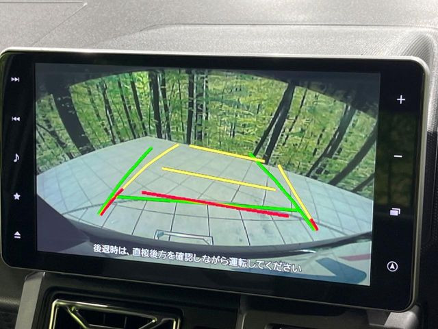 【ステアリング連動バックカメラ】駐車時に後方がリアルタイム映像で確認できます。大型商業施設や立体駐車場での駐車時や、夜間のバック時に大活躍!運転スキルに関わらず、今や必須となった装備のひとつです!