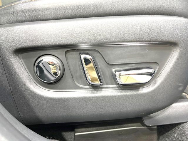 【パワーシート】スイッチ一つで簡単にシートの微調整が可能!電動だから力もいりません!快適なシートポジションにセットして、快適なドライブをお楽しみください。