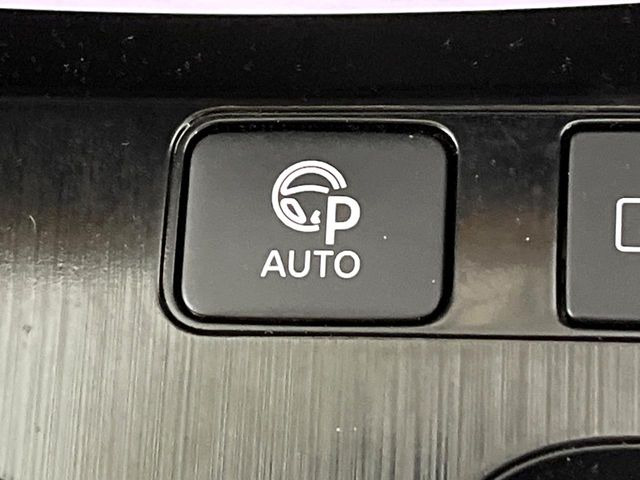 【駐車支援システム】駐車スペースを検知し、スムーズな駐車をアシスト。狭いスペースへの駐車など、駐車に自信の無い方におすすめの機能です♪