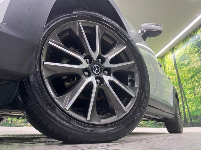 【純正18インチアルミホイール】外観にマッチした純正アルミホイールを装着しております。各種社外アルミホイールや、スタッドレスタイヤも取扱いしております。是非ご相談ください♪