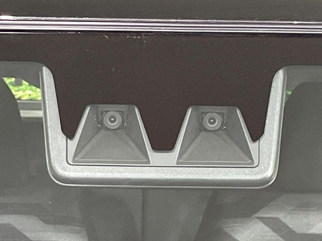 【スマートアシスト】走行中に前方の車両等を認識し、衝突しそうな時は警報とブレーキで衝突回避と被害軽減をアシスト。より安全にドライブをお楽しみいただけます。