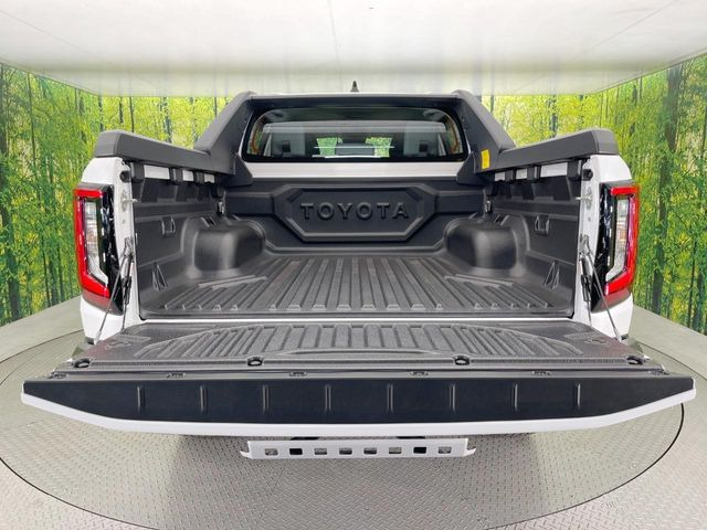 積載量500kgの広々としたデッキは、遊びから仕事まで多用途に使えます。ベッドライナーやトノカバーの取り付けもご相談下さい♪