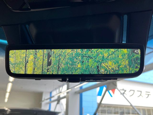 【デジタルインナーミラー】後席の大きな荷物や同乗者で後方が確認しづらい時でも安心!カメラが撮影した車両後方の映像をルームミラー内に表示。クリアな視界で状況の確認が可能です!