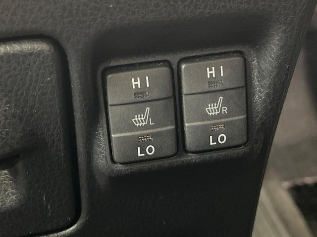 【シートヒーター】寒い日に重宝するシートヒーター!エアコンより早く温まってくれるので寒がりの人も安心ですね♪エアコンの温風は乾燥するから苦手、という方にもをおすすめです。