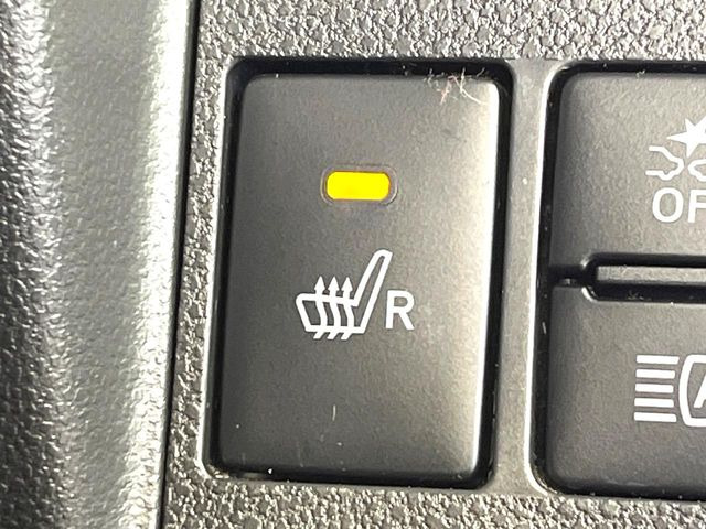 【シートヒーター】寒い日に重宝するシートヒーター!エアコンより早く温まってくれるので寒がりの人も安心ですね♪エアコンの温風は乾燥するから苦手、という方にもをおすすめです。