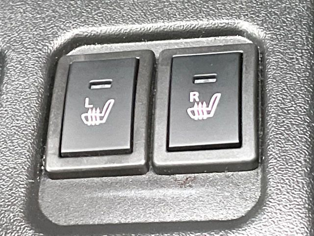 【シートヒーター】寒い日に重宝するシートヒーター!エアコンより早く温まってくれるので寒がりの人も安心ですね♪エアコンの温風は乾燥するから苦手、という方にもをおすすめです。