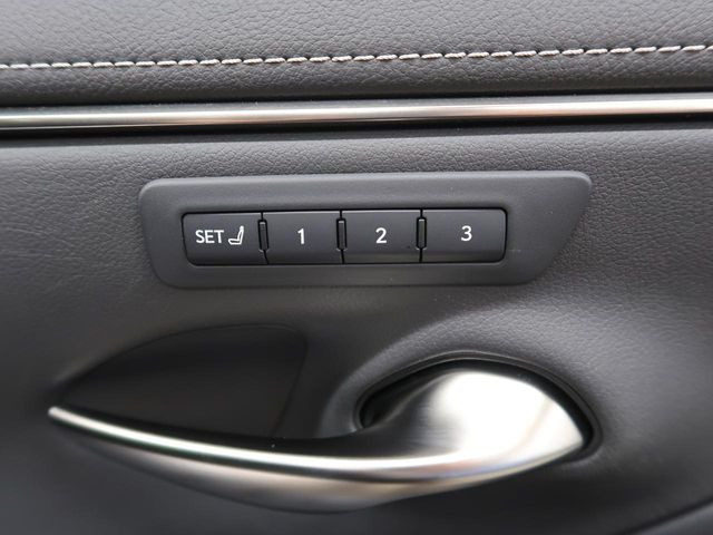 【メモリー機能付きパワーシート】ドライバーごとに設定したシート位置を記憶して、ボタン一つで切り替えできる便利な機能!運転する方が複数名いらっしゃるご家庭におすすめです♪