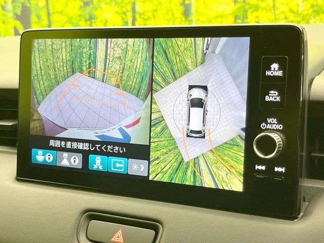 【マルチビューカメラシステム】専用のカメラにより、上から見下ろしたような視点で360度クルマの周囲を確認することができます☆死角部分も確認しやすく、狭い場所での切り返しや駐車もスムーズに行えます。