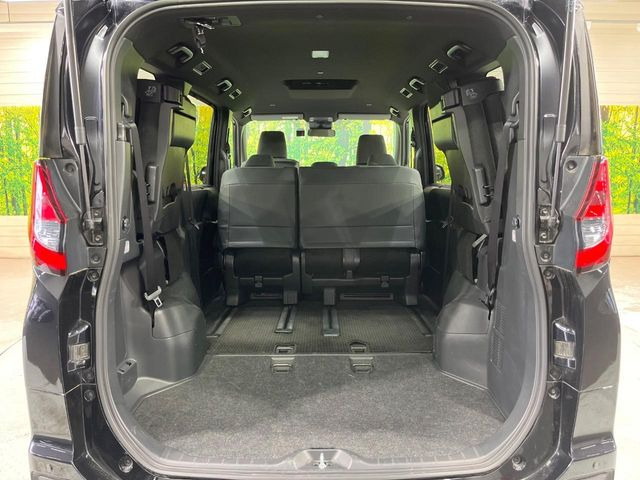 普段のお買い物や通勤、送迎等に十分な荷室スペースを確保しております。セカンドシートを倒すと、大きな荷物の積載も可能です♪
