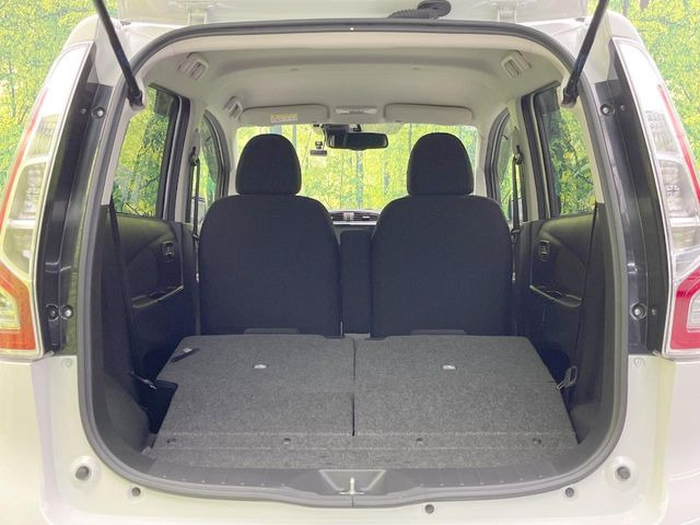 普段のお買い物や通勤、送迎等に十分な荷室スペースを確保しております。セカンドシートを倒すと、大きな荷物の積載も可能です♪
