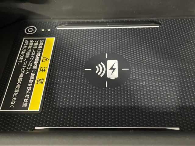 【置くだけ充電】携帯を置くだけで充電可能な便利な機能付きです!