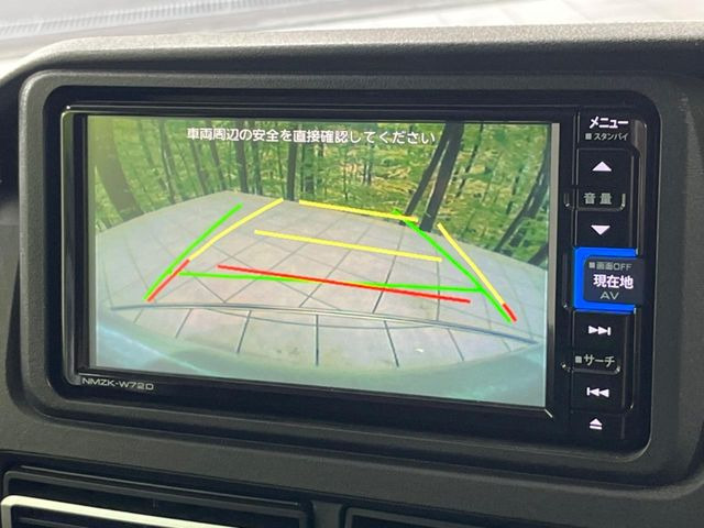 【バックカメラ】駐車時に後方がリアルタイム映像で確認できます。大型商業施設や立体駐車場での駐車時や、夜間のバック時に大活躍!運転スキルに関わらず、今や必須となった装備のひとつです!