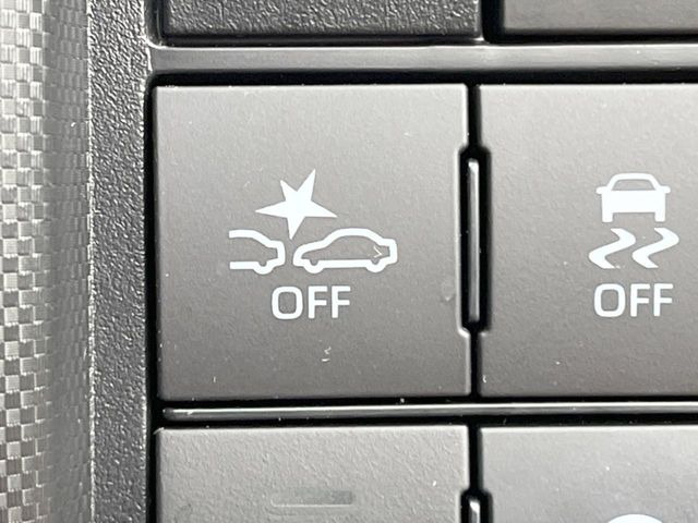 【スマートアシスト】走行中に前方の車両等を認識し、衝突しそうな時は警報とブレーキで衝突回避と被害軽減をアシスト。より安全にドライブをお楽しみいただけます。