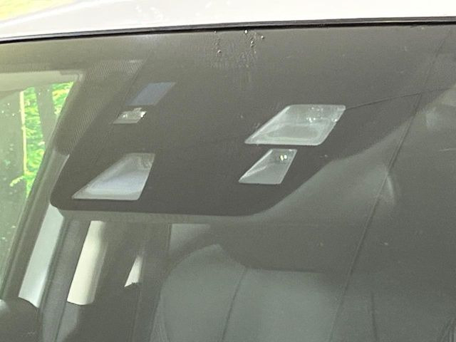 【スマートブレーキサポート】走行中に前方の車両等を認識し、衝突しそうな時は警報とブレーキで衝突回避と被害軽減をアシスト。より安全にドライブをお楽しみいただけます。