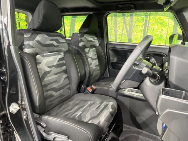 運転席シート廻りは使用感も少なく、良好な状態となっています。丁寧に使われていたことがよくわかりますね。
