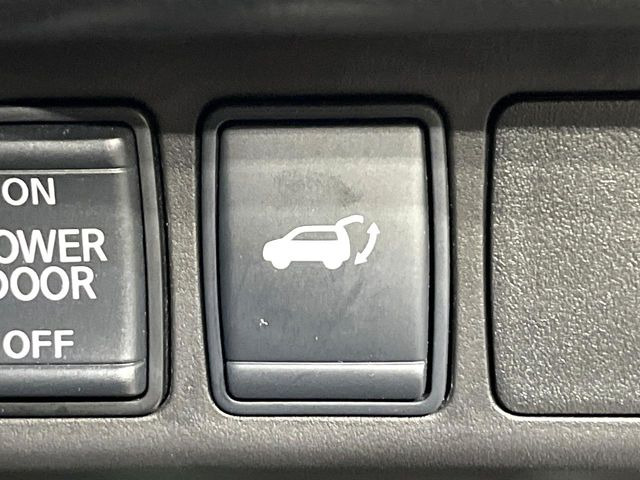 【パワーバックドア】スマートキーや運転席のボタンを押すだけでリアゲートが自動で開閉します!荷物を持っている時や、高い位置にあるバックドアを閉める際に便利な機能です♪