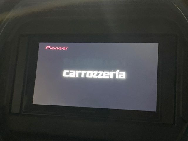 【ディスプレイオーディオ】お持ちのスマホやMP3プレイヤーとの無線接続で音楽再生が可能!コードで繋ぐわずらわしさも無く、手軽にお気に入りの音楽を楽しめます。