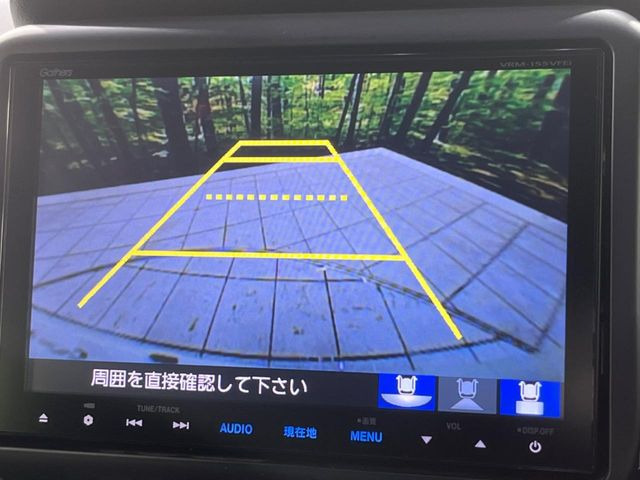【バックカメラ】駐車時に後方がリアルタイム映像で確認できます。大型商業施設や立体駐車場での駐車時や、夜間のバック時に大活躍!運転スキルに関わらず、今や必須となった装備のひとつです!
