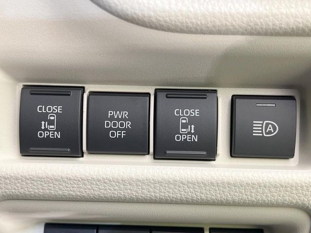 【両側パワースライドドア】スマートキーや運転席のスイッチで後席両側スライドドアの開閉が可能♪電動だから力を入れてドアを開ける必要が無く、小さなお子様でも簡単に開け閉めでき快適です♪