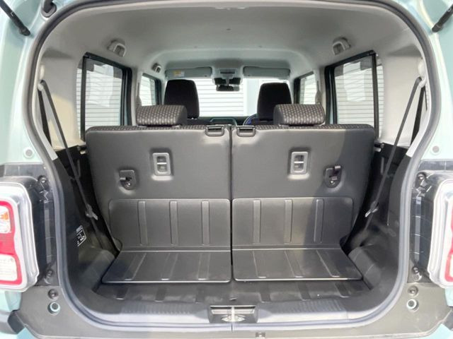 普段のお買い物や通勤、送迎等に十分な荷室スペースを確保しております。セカンドシートを倒すと、大きな荷物の積載も可能です♪