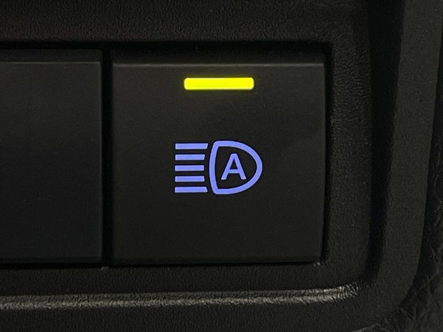 【オートマチックハイビーム】夜間の安全走行に役立つ便利な機能!先行車や対向車を検知し、ハイビームとロービームを自動で切り替えてくれます♪