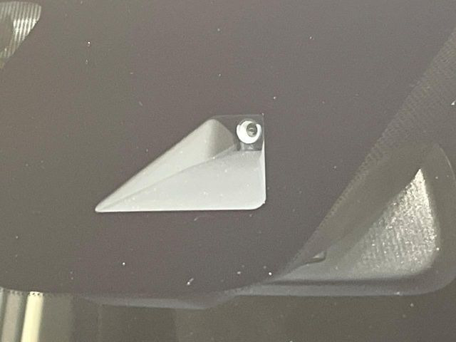 【インテリジェントエマージェンシーブレーキ】フロントカメラで前方の車両や歩行者を検知。衝突しそうな時は衝突被害軽減ブレーキが作動、衝突回避をサポート。より安全にドライブをお楽しみいただけます。