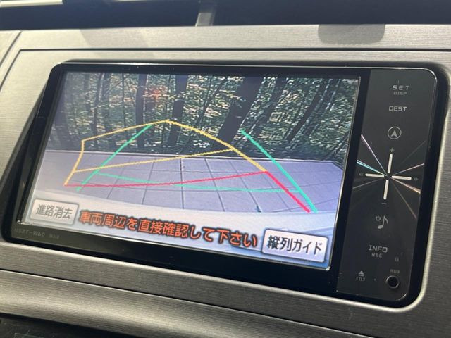 【バックカメラ】駐車時に後方がリアルタイム映像で確認できます。大型商業施設や立体駐車場での駐車時や、夜間のバック時に大活躍!運転スキルに関わらず、今や必須となった装備のひとつです!